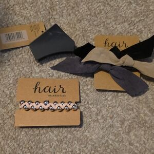 Scunci Set of 3 Hair Accessories 4 Bow Ties, 1 Hair Binder, 1 Claw Clip